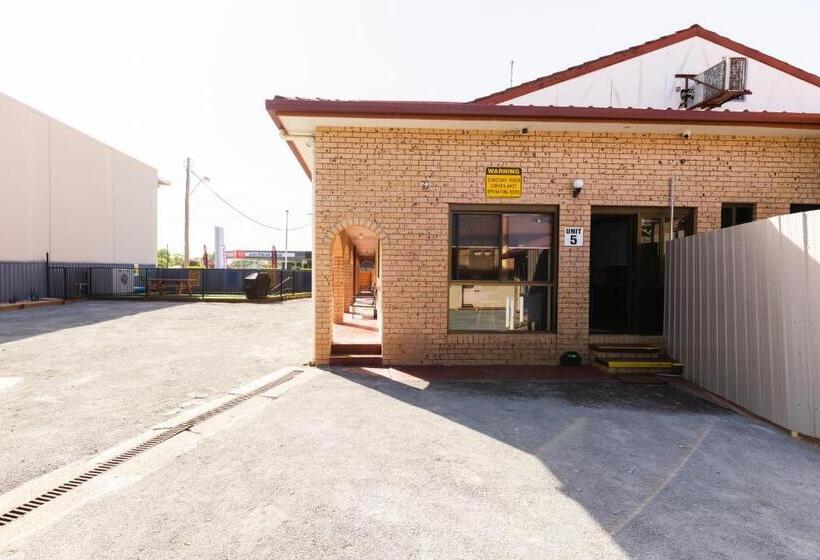 חדר דלוקס, Midlands Motel