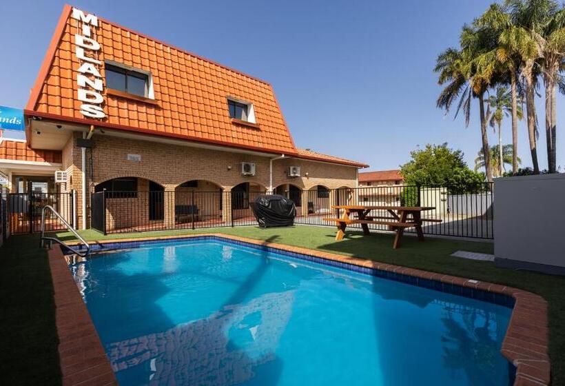 חדר סטנדרט נוף לבריכה, Midlands Motel