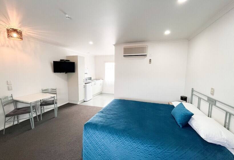 סטודיו דלוקס, Camelot Motor Lodge And Conference Centre