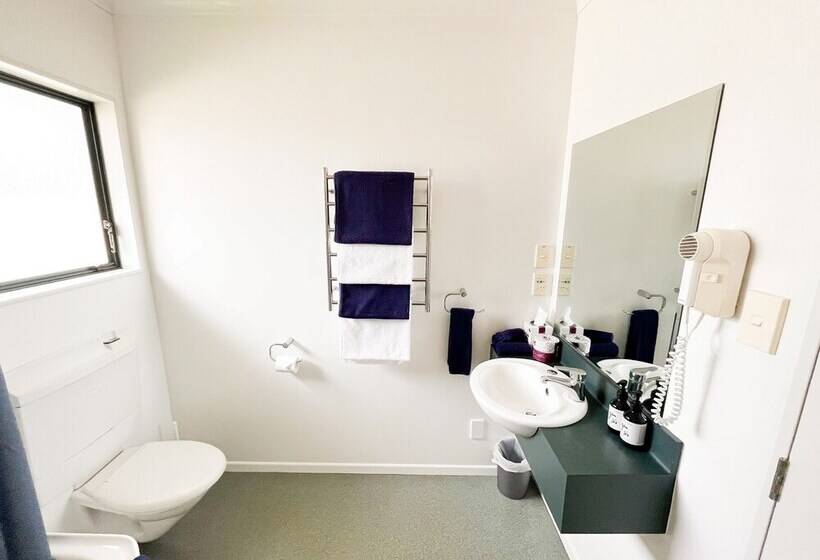 סטודיו דלוקס, Camelot Motor Lodge And Conference Centre