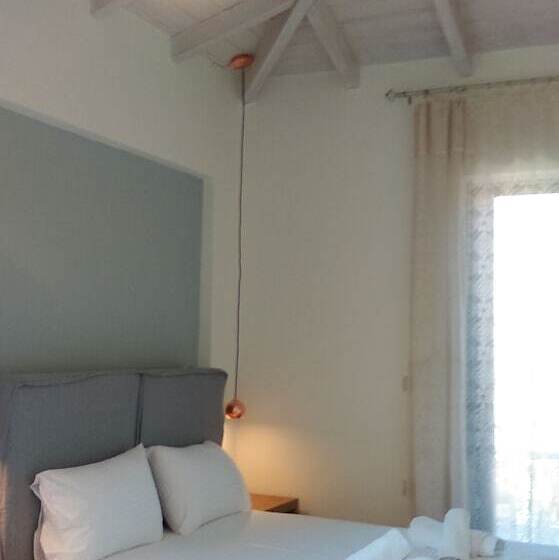 جناح جونيور مطلّ علي حمام السباحة, Villa Olga Lounge