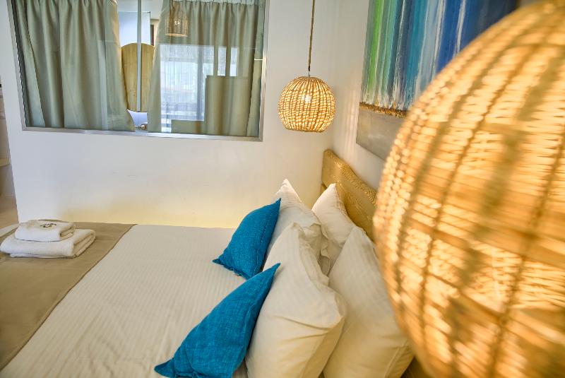 سوئیت جونیور با استخر, Alia Luxury Suites And Spa