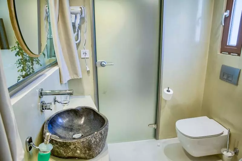 سوئیت جونیور با استخر, Alia Luxury Suites And Spa