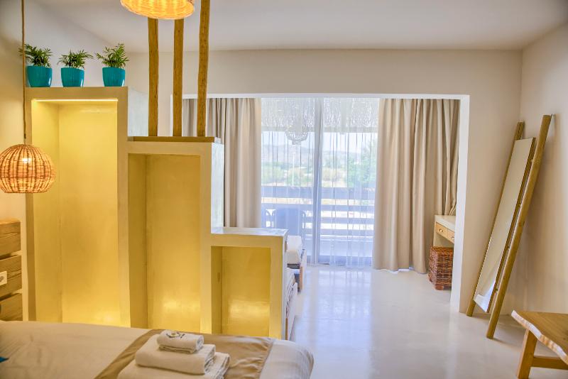 سوئیت جونیور با استخر, Alia Luxury Suites And Spa