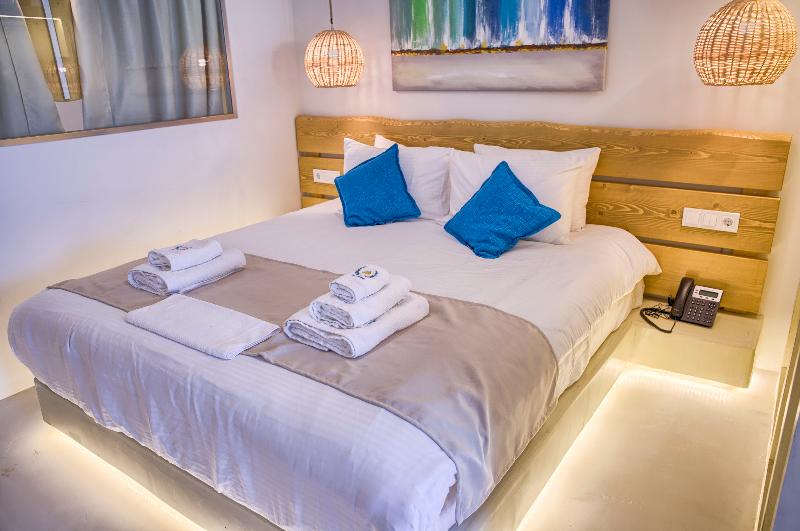 سوئیت جونیور با استخر, Alia Luxury Suites And Spa