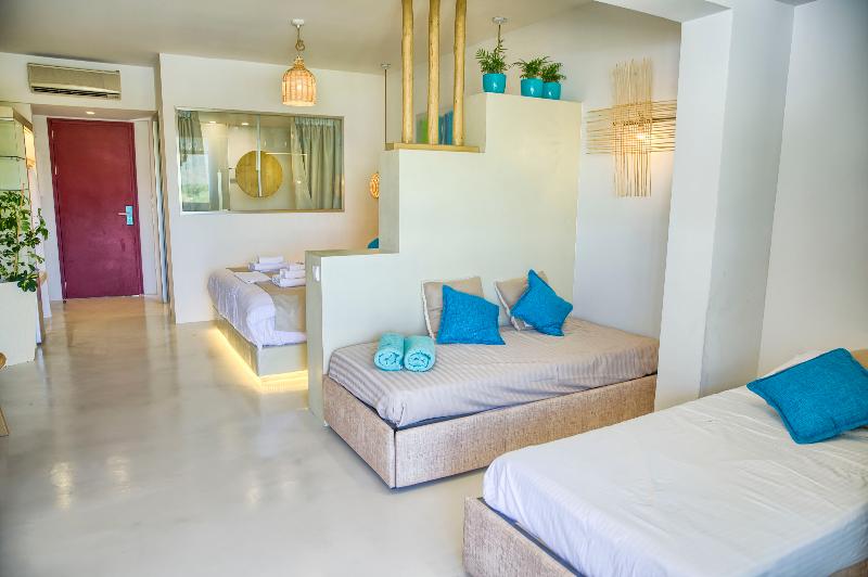 سوئیت جونیور با استخر, Alia Luxury Suites And Spa