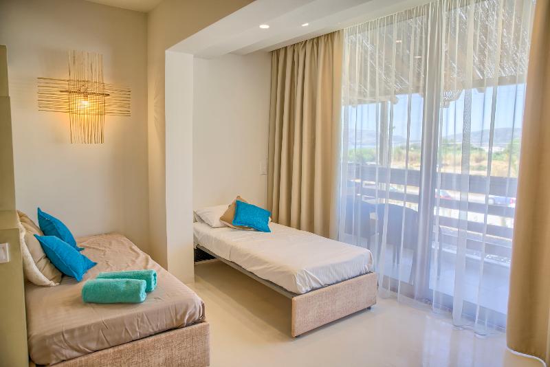 جناح جونيور مزوَّد بحمام سباحة, Alia Luxury Suites And Spa