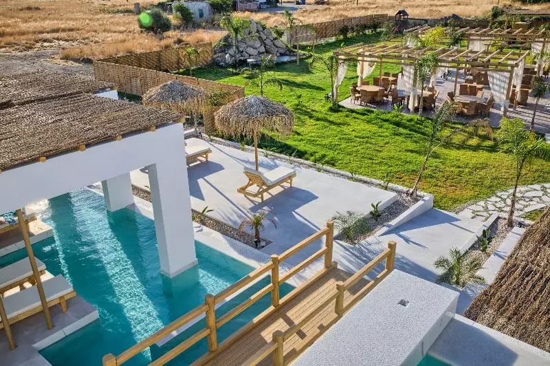 سوییت با استخر, Alia Luxury Suites And Spa