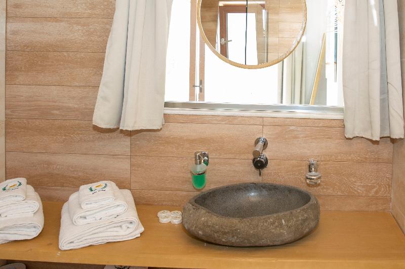 سوییت با استخر, Alia Luxury Suites And Spa