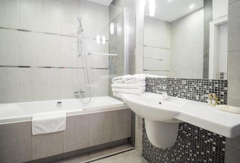 Superior-huoneisto 1 Makuuhuone, Miodowa