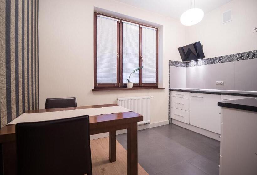 Superior-huoneisto 1 Makuuhuone, Miodowa