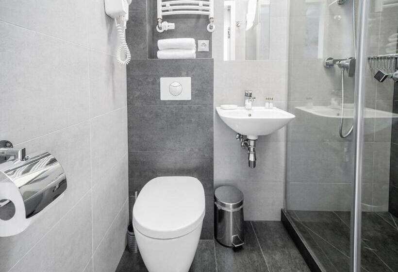 Standard-huone, Miodowa