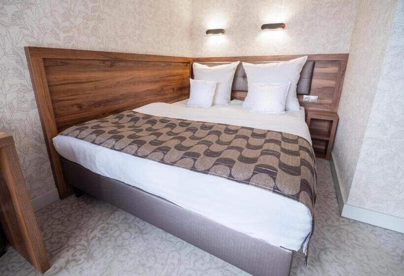 Standard-huone, Miodowa