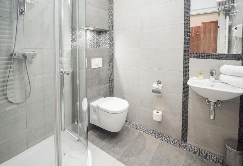 Standard-huone, Miodowa