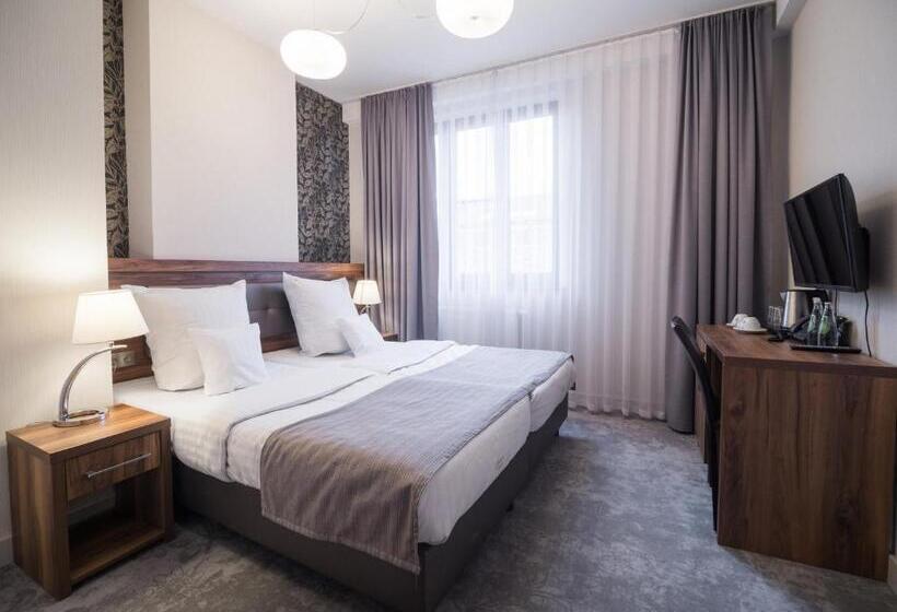 Standard-huone, Miodowa