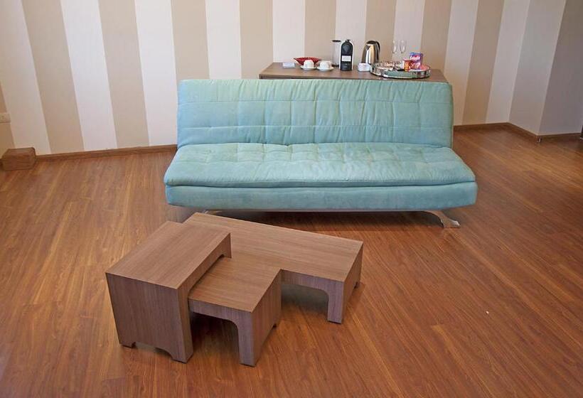 سوییت اجرایی, Awa Resort