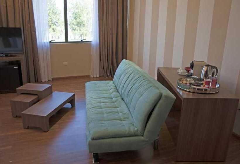 سوییت اجرایی, Awa Resort