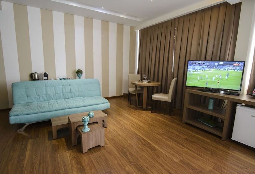 سوییت اجرایی, Awa Resort