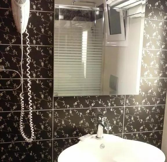 景色の見えるスタンダード４人部屋, Elektra Hotel