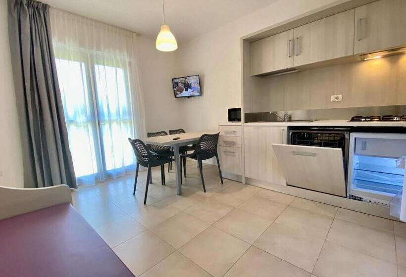 침실 2개 아파트, Belvedere Village