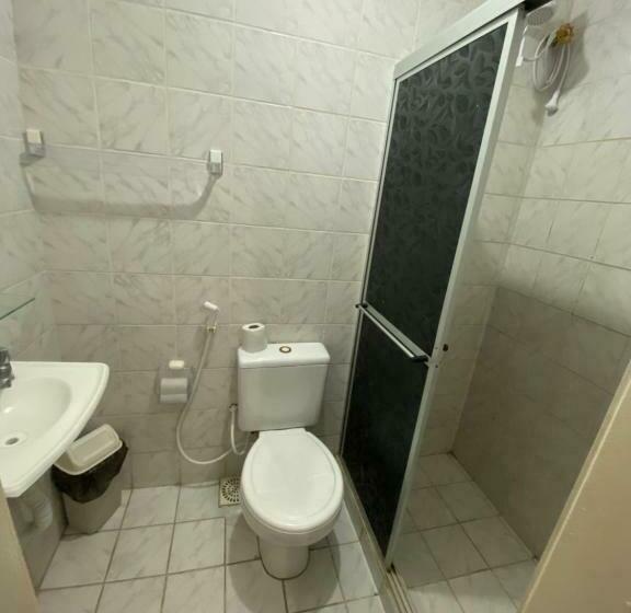 标准三人间, Center 1