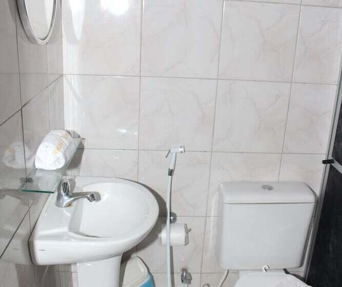 标准三人间, Center 1