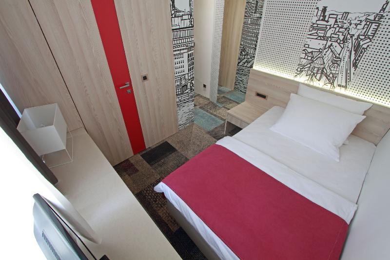 اتاق اکونومی, Cosmopolit