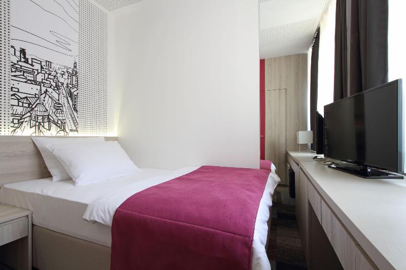 اتاق اکونومی, Cosmopolit