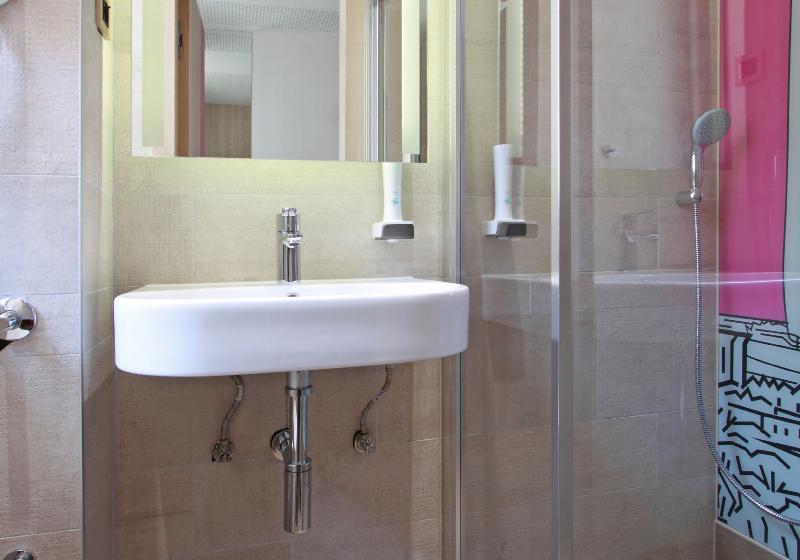 اتاق اکونومی, Cosmopolit