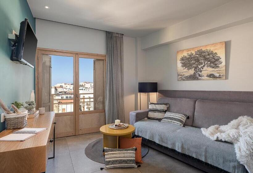 套房, Elia Bettolo