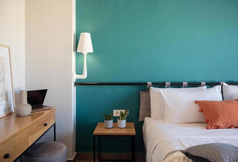 套房, Elia Bettolo