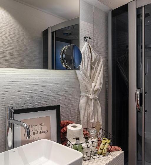 套房, Elia Bettolo