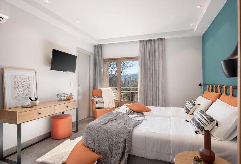 高级大房间, Elia Bettolo