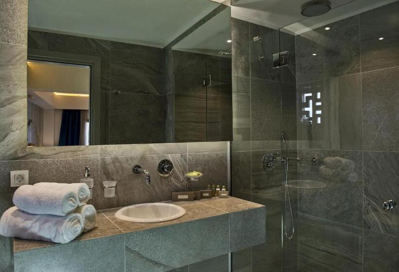 古典房间, Elia Bettolo