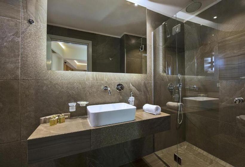 古典房间, Elia Bettolo