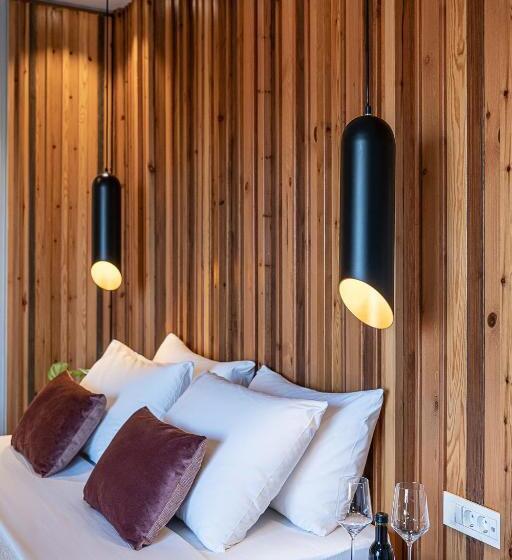 古典房间, Elia Bettolo