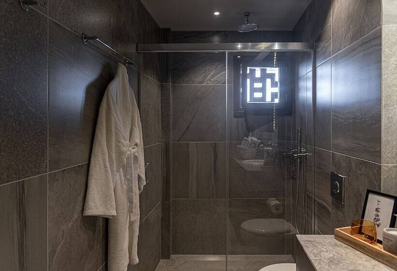 古典房间, Elia Bettolo