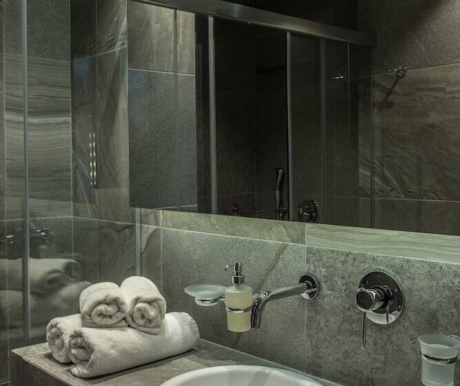 古典房间, Elia Bettolo