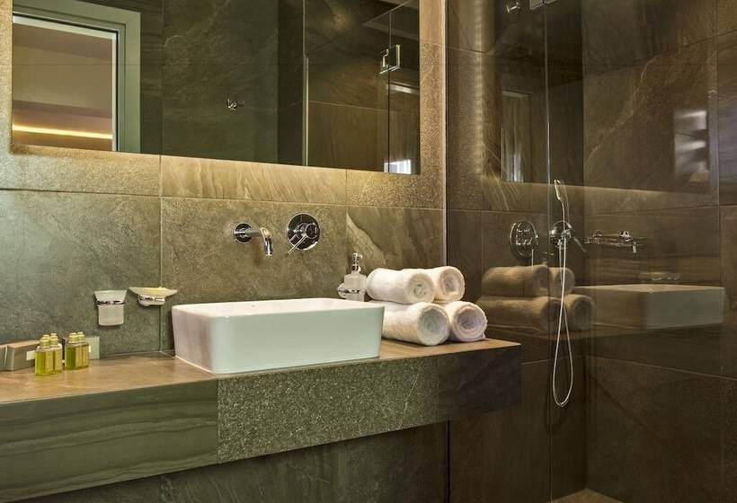 古典房间, Elia Bettolo