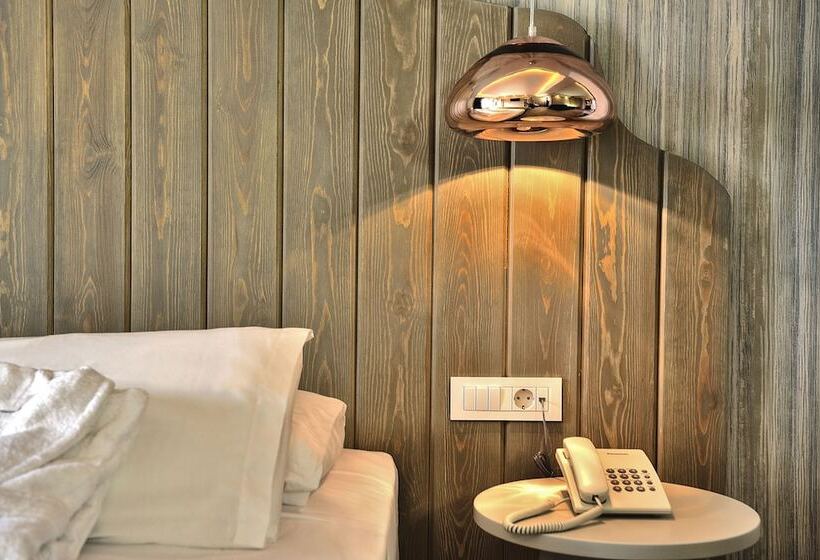 古典房间, Elia Bettolo