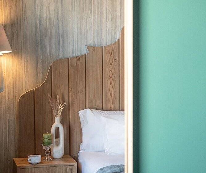 套房, Elia Bettolo