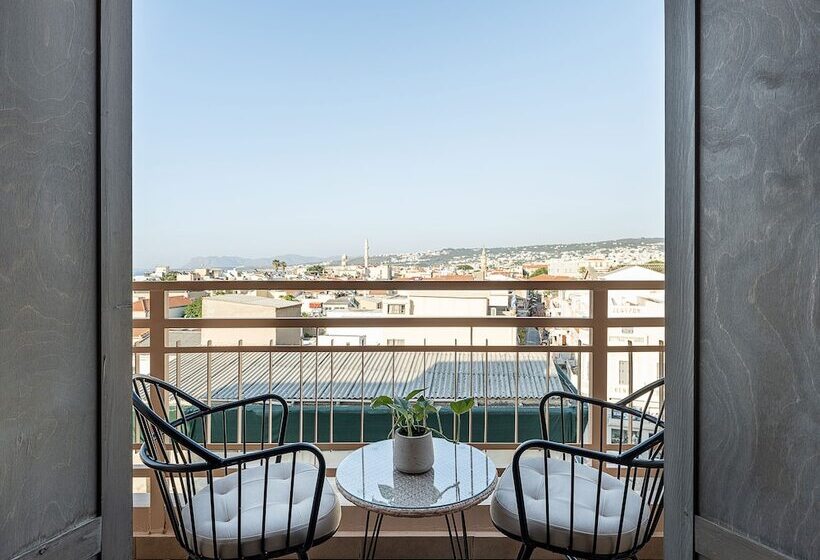 高级大房间, Elia Bettolo