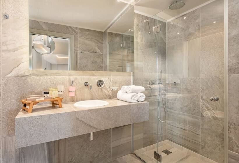 古典房间, Elia Bettolo