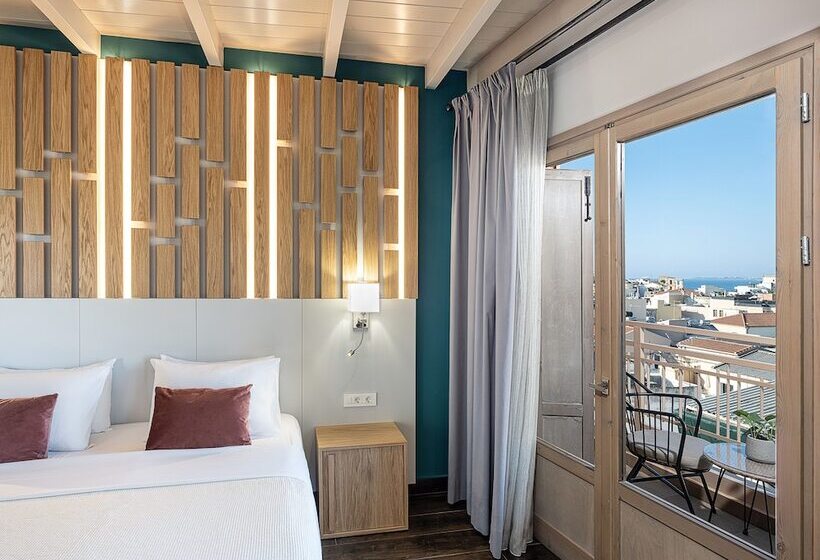 高级大房间, Elia Bettolo