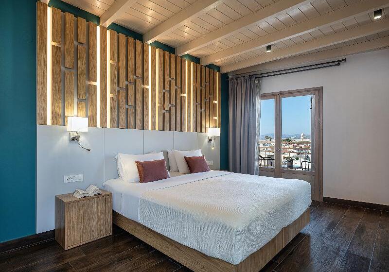 高级大房间, Elia Bettolo