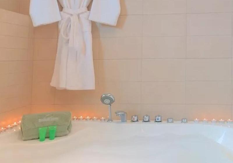 套房, Elia Bettolo