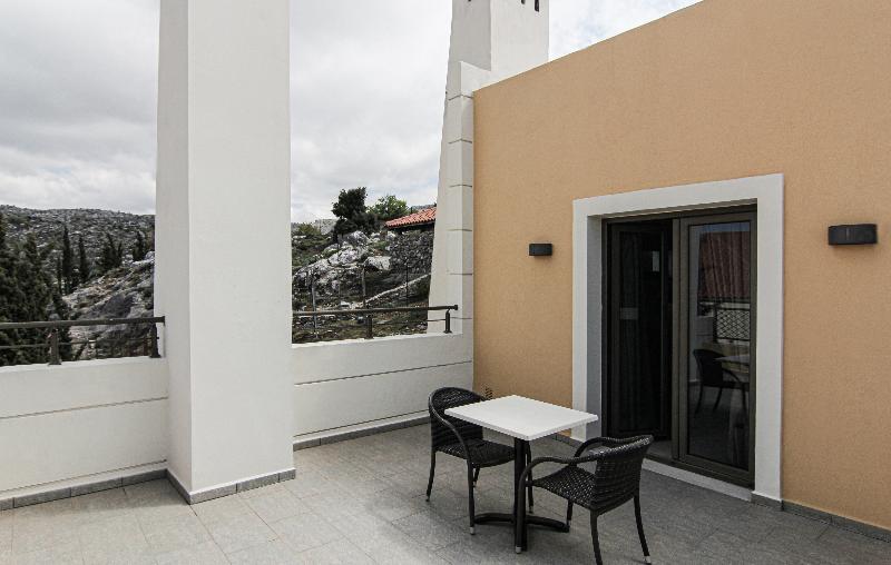 套房, Elia Bettolo