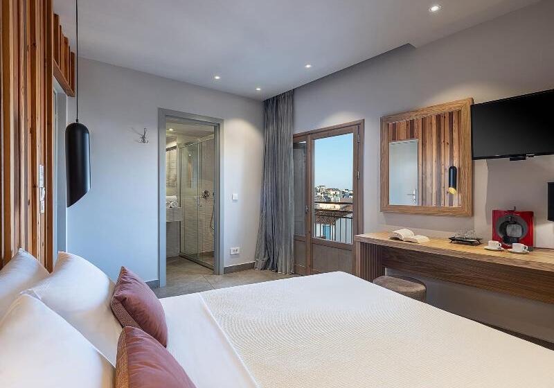 古典房间, Elia Bettolo