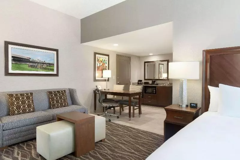 プレミアムスイート, Embassy Suites Saratoga Springs