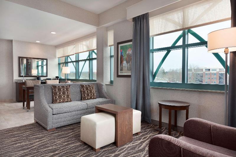 프리미엄 스위트, Embassy Suites Saratoga Springs